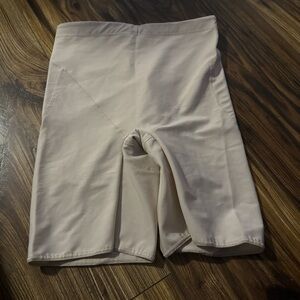 InvisiLift
Seamless Butt Lifter Shaper Short